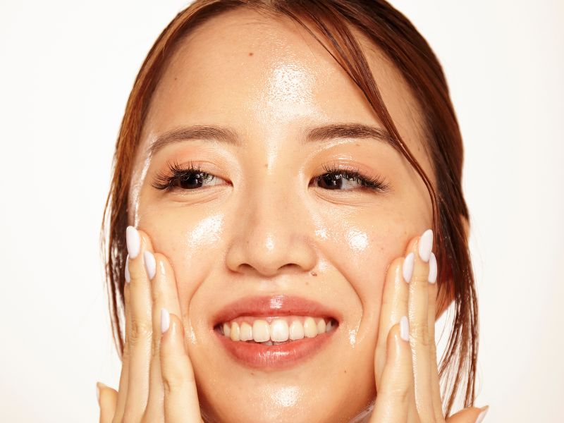 Cách lựa chọn sữa rửa mặt cho da nhờn (da dầu)