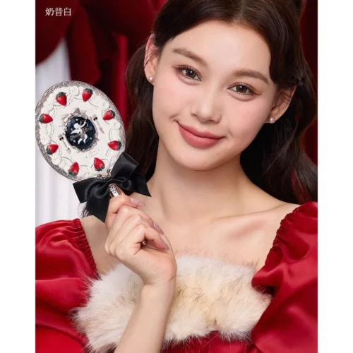 Gương Cầm Tay Strawberry Cupid Flower Knows - Hình ảnh 8