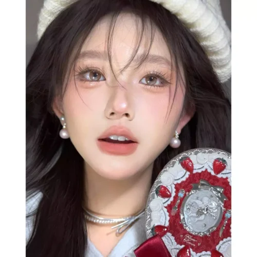 Gương Cầm Tay Strawberry Cupid Flower Knows - Hình ảnh 2