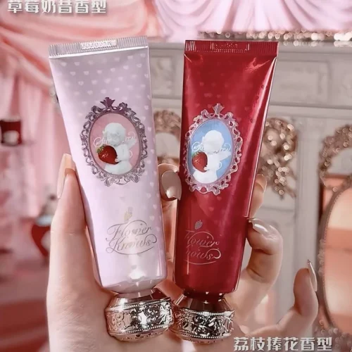 Kem dưỡng ẩm tay Strawberry Cupid Flower Knows Chính Hãng