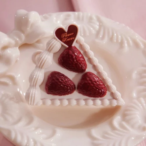 Nước Hoa Sáp & Móc Khóa Strawberry Cupid Flower Knows - Ảnh 5